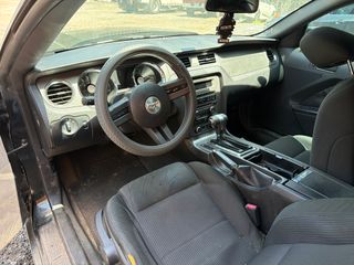 2010 Ford Mustang - Interior Full Dashboard Image